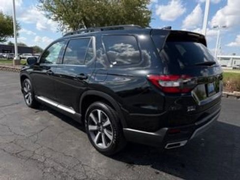 Used 2025 Honda Pilot Touring image 6