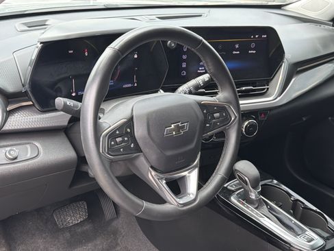 Used 2025 Chevrolet Trax ACTIV w/ Driver Confidence Package FWD image 12