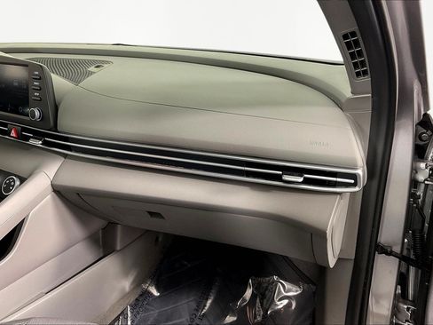 Used 2025 Hyundai Elantra SE FWD image 24