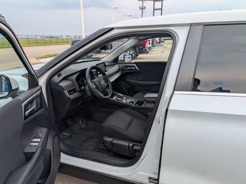 Used 2022 Mitsubishi Outlander ES FWD image 10