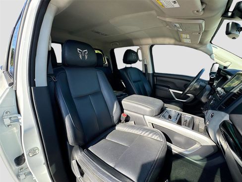 Used 2023 Nissan Titan SV w/ SV Convenience Package image 24