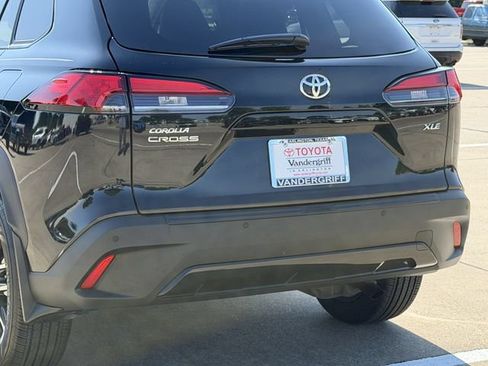 Used 2026 Toyota Corolla Cross XLE w/ Convenience Package FWD image 6