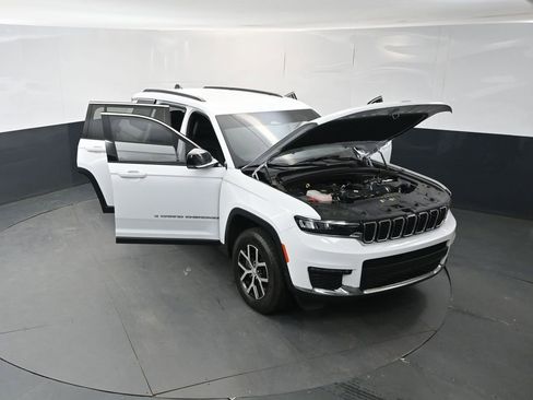 Used 2025 Jeep Grand Cherokee L Limited AWD/4WD image 17