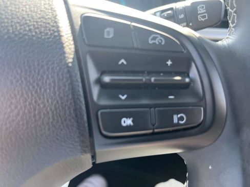 Certified 2024 Hyundai Venue SEL FWD image 19