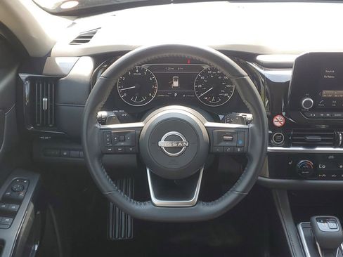 Used 2024 Nissan Pathfinder SV image 27