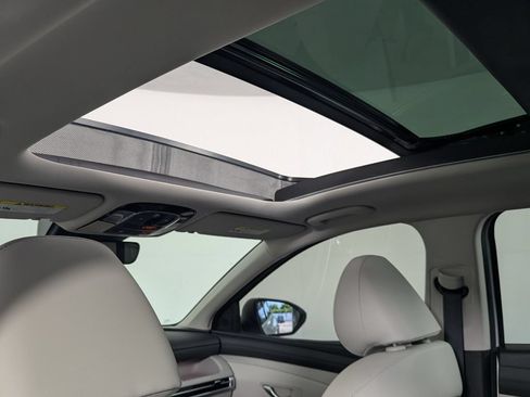 Certified 2025 Hyundai Tucson Limited AWD/4WD image 26