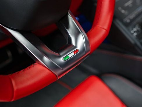 Used 2021 Lamborghini Urus image 25