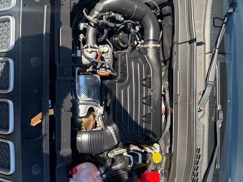 Used 2023 Jeep Renegade Latitude image 29