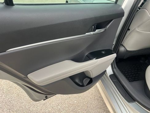 Used 2020 Toyota Camry SE FWD image 27