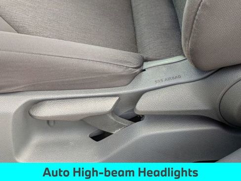 Used 2018 Toyota Camry L image 17