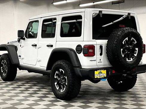 Used 2025 Jeep Wrangler Unlimited Rubicon 4xe w/ Convenience Group AWD/4WD image 3