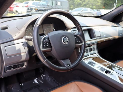 Used 2013 Jaguar XF R RWD image 22