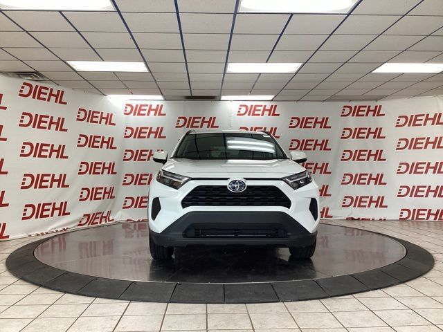 Used 2024 Toyota RAV4 XLE AWD/4WD image 2