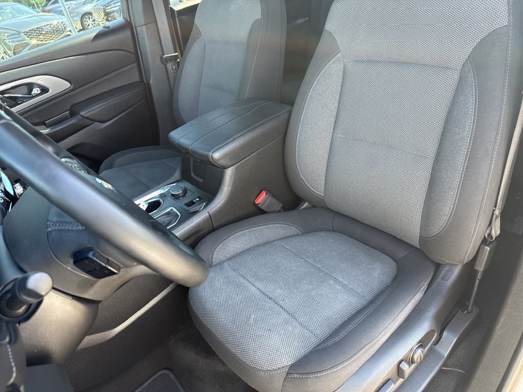 Used 2023 Chevrolet Traverse LT FWD image 12