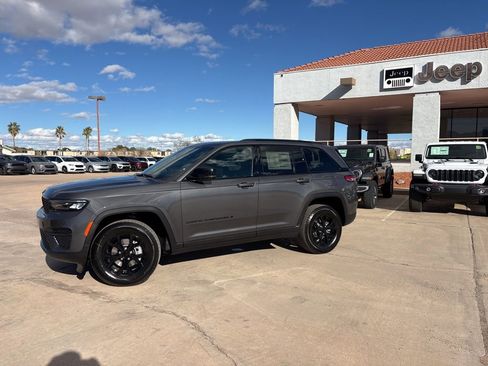 New 2025 Jeep Grand Cherokee Altitude image 1