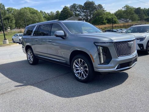 Used 2025 Cadillac Escalade ESV Premium Luxury w/ LPO, Radiant Package AWD/4WD image 4