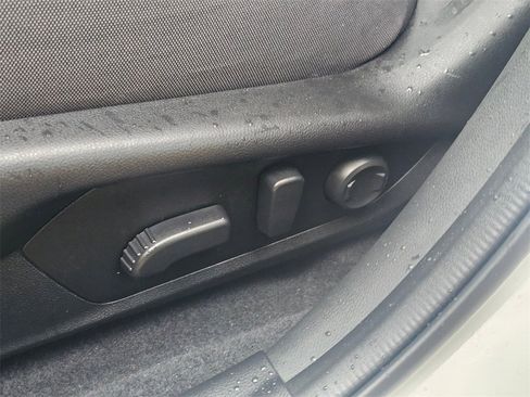 Used 2024 Subaru Crosstrek 2.0i Premium image 24