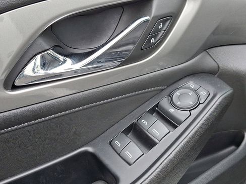 Used 2023 Chevrolet Traverse LT image 22