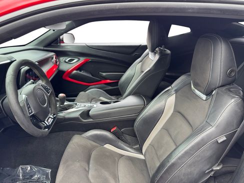 Used 2020 Chevrolet Camaro SS RWD image 9