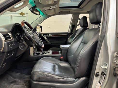 Used 2017 Lexus GX 460 Premium w/ Premium Package AWD/4WD image 13