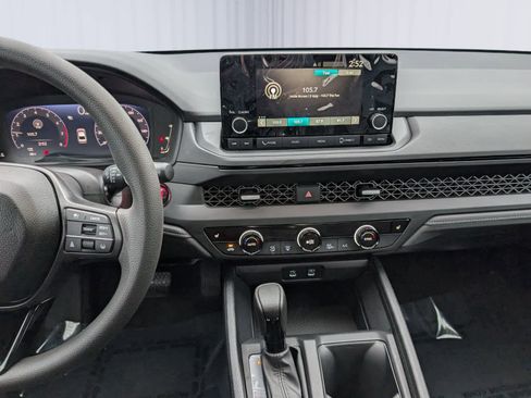 Certified 2025 Honda Accord SE image 15