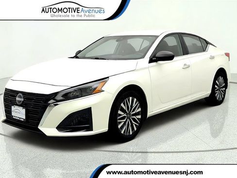 Used 2024 Nissan Altima 2.5 SV AWD/4WD image 1