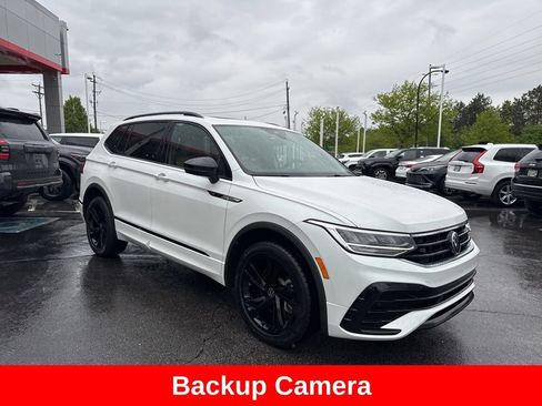 Used 2023 Volkswagen Tiguan SE R-Line AWD/4WD image 9