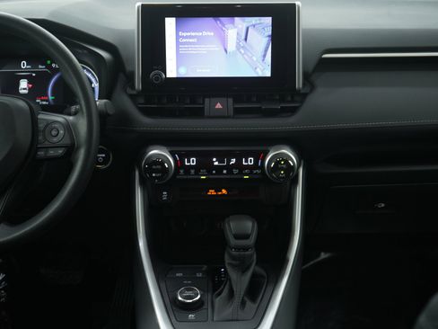 Used 2025 Toyota RAV4 XLE image 16