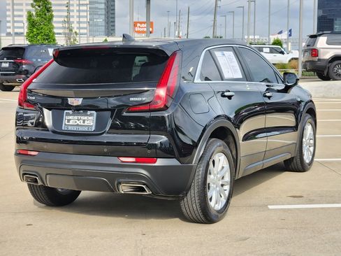 Used 2021 Cadillac XT4 Luxury w/ Cold Weather Package FWD image 7