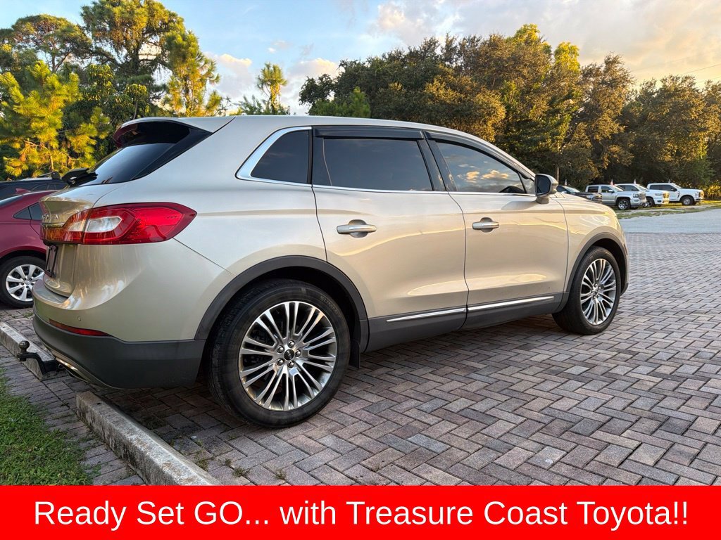 Used 2017 Lincoln MKX Reserve FWD image 4