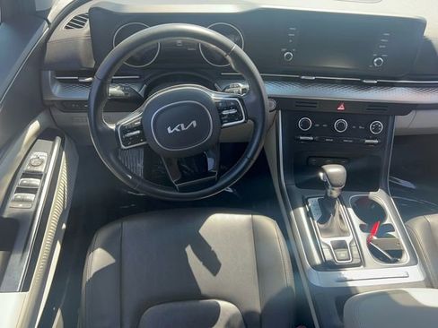 Used 2023 Kia Carnival LX FWD image 15