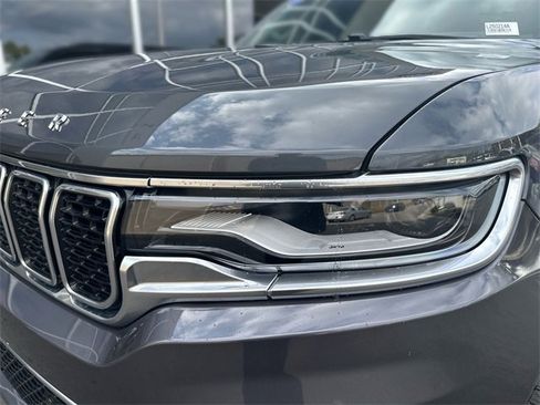 Used 2022 Jeep Wagoneer Series III w/ Premium Group I image 9