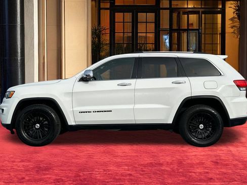Used 2018 Jeep Grand Cherokee Limited image 3