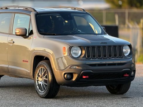 Used 2017 Jeep Renegade Trailhawk AWD/4WD image 15
