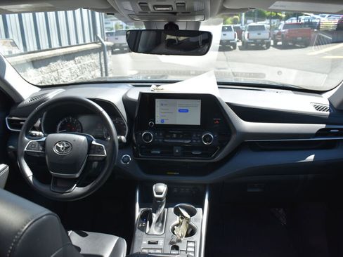 Used 2023 Toyota Highlander XLE AWD/4WD image 26