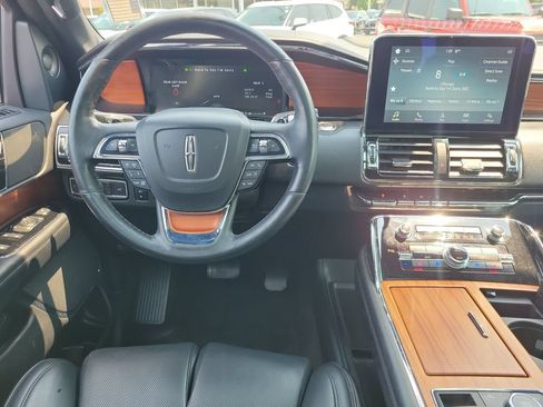 Used 2019 Lincoln Navigator Reserve AWD/4WD image 12