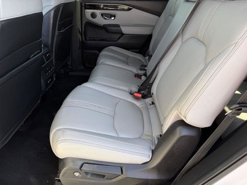 Used 2023 Honda Pilot Touring image 8