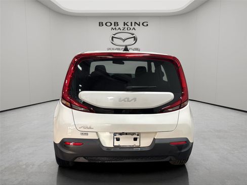 Used 2022 Kia Soul LX FWD image 4
