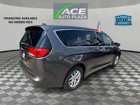 Used 2017 Chrysler Pacifica Touring FWD image 5
