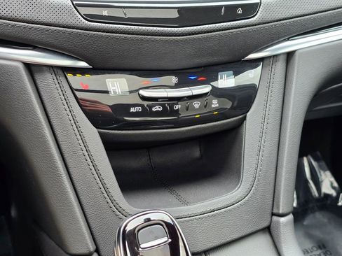 Used 2025 Cadillac XT6 Luxury image 25