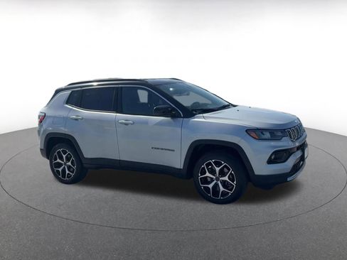 Used 2025 Jeep Compass Limited AWD/4WD image 2