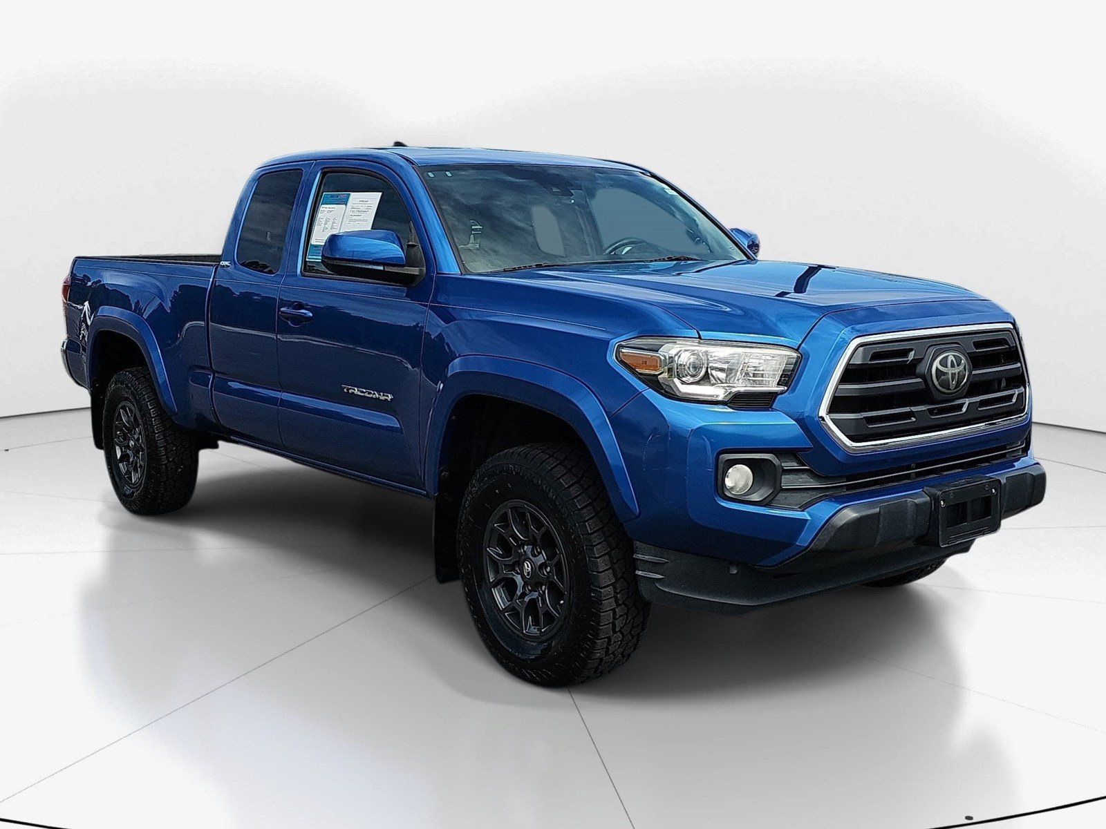 Used 2018 Toyota Tacoma SR5 AWD/4WD image 2