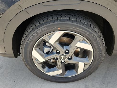 New 2026 Hyundai Venue SEL FWD image 7