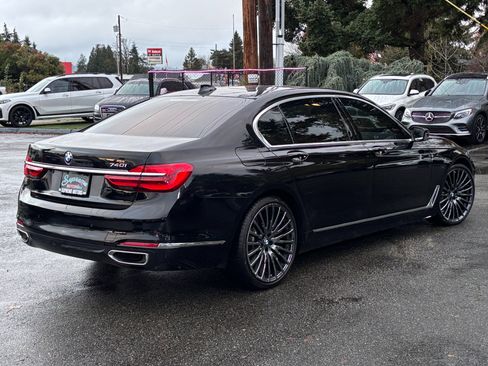 Used 2018 BMW 740i image 19