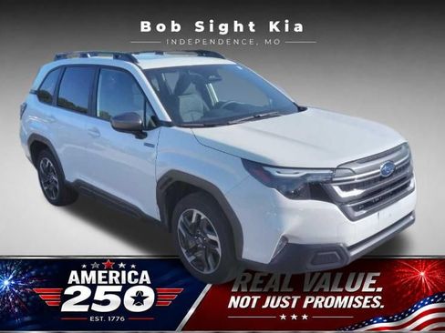Used 2025 Subaru Forester Premium AWD/4WD image 4