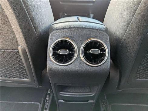 Used 2023 Mercedes-Benz GLB 250 image 17