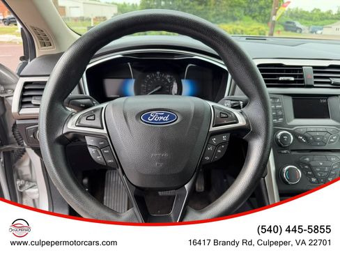 Used 2018 Ford Fusion SE FWD image 19