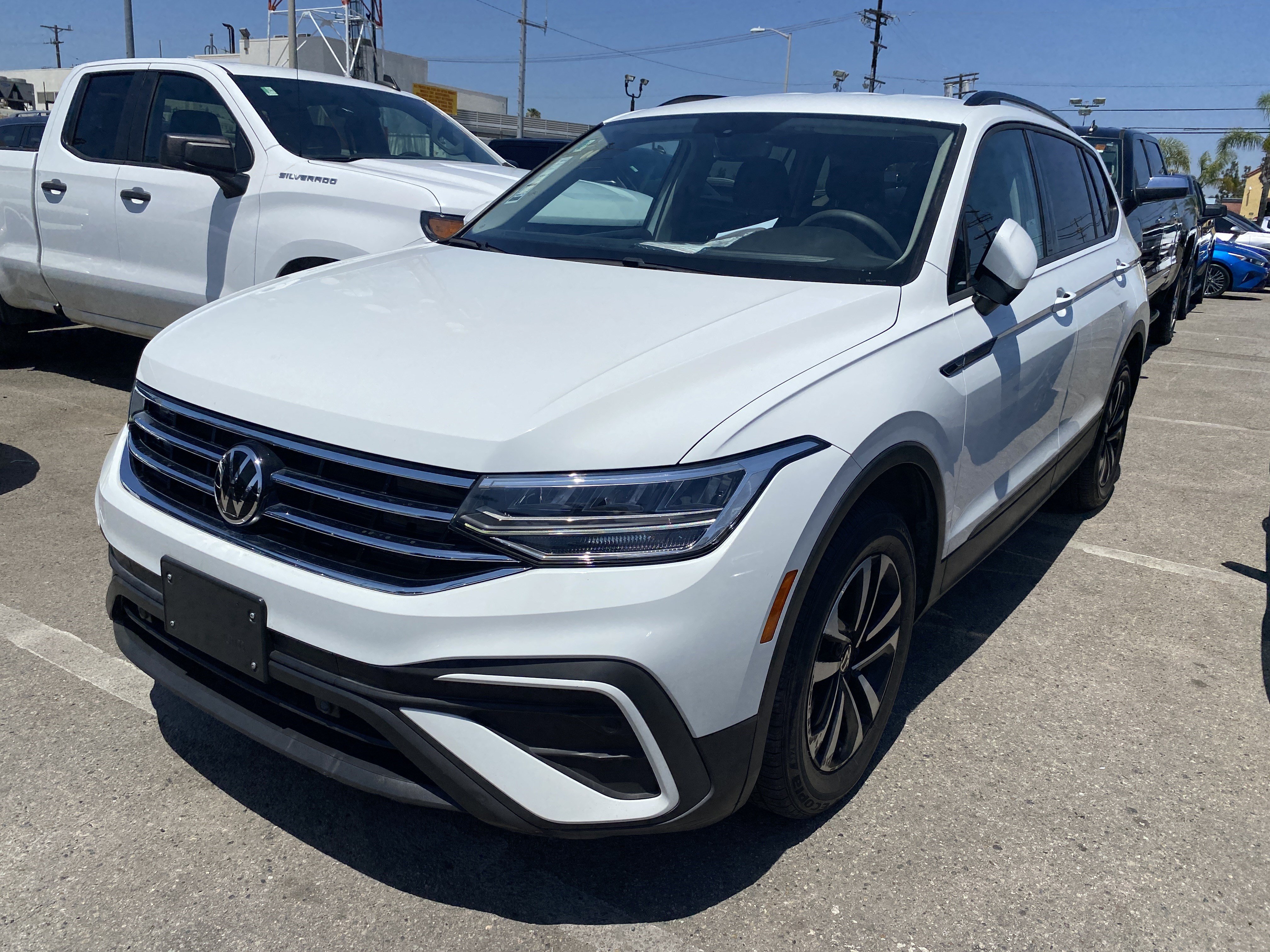 Used 2023 Volkswagen Tiguan S FWD image 2