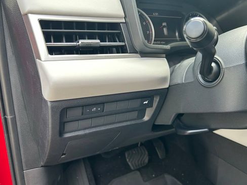 Used 2025 Mitsubishi Outlander SE FWD image 19