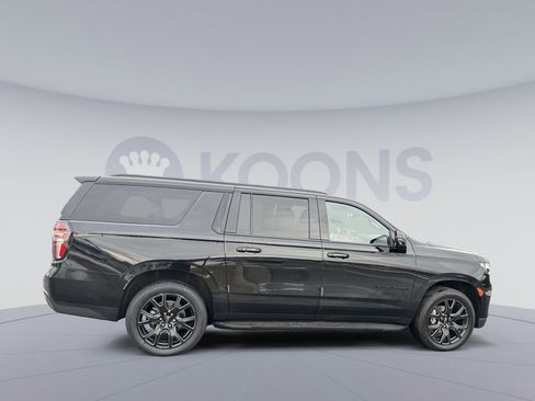 Used 2023 Chevrolet Suburban RST w/ Luxury Package image 8